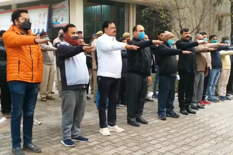 republic day celebrated at RTO office in moradabad