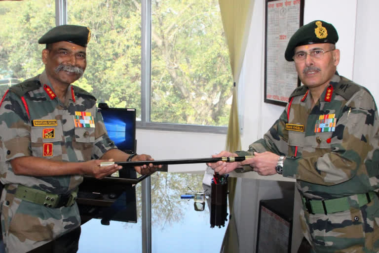 Lt Gen Shantanu Dayal, AVSM, SM, VSM handed over command of Indian Army's Frontier Corps Lt Gen Ravin Khosla, AVSM, SM, VSM.