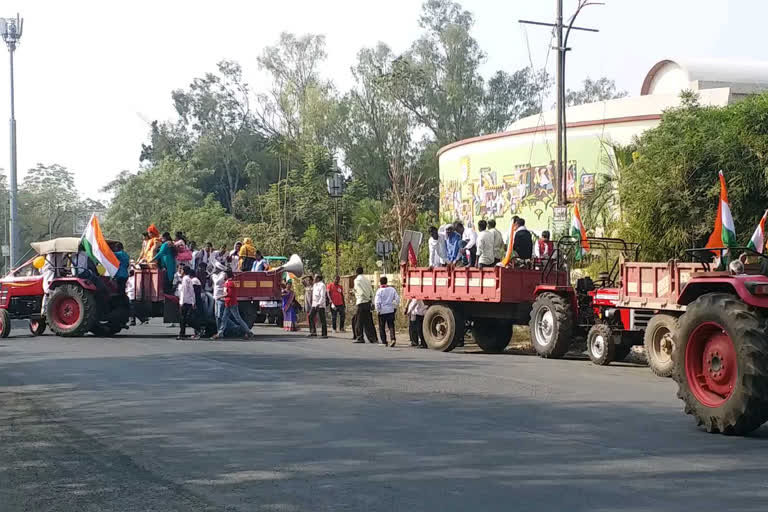 tractor rally in amravati to support of agitating farmers in delhi