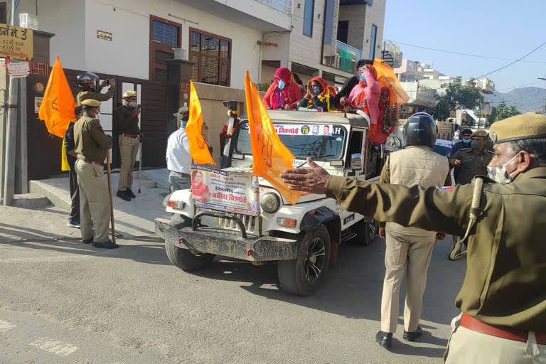 Ajmer Police took out flag march, अजमेर पुलिस ने निकाली फ्लैग मार्च