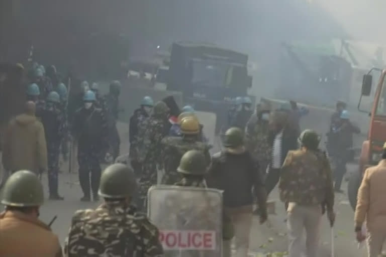 Farmers clash with cops