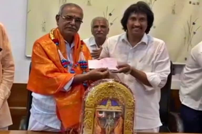 kumar-bangarappa-donated-5-lacks-for-rama-mandir-construction