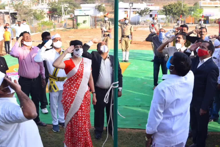 naraynpet collector inaugurate national flag in republic day celebrations