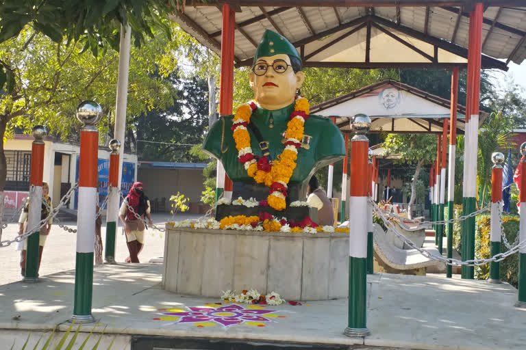 Subhash Chandra Bose's birth anniversary celebrated as Parakram Divas in Subhash School