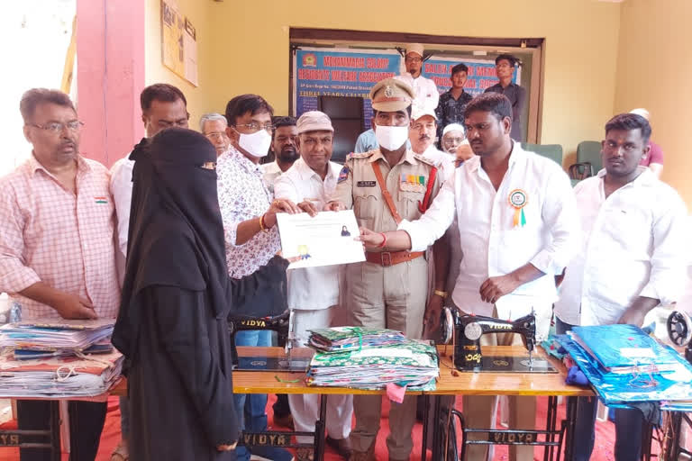 Distribution of sewing machines to poor women in pahadi sharief