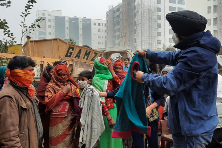 aiims RDA distributed warm cloths to construction labourer in delhi