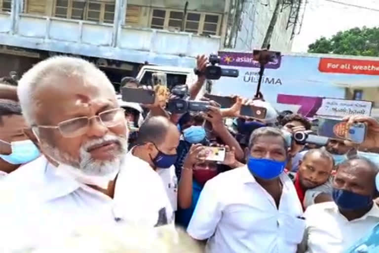 இலங்கை மீன்வளத்துறை அமைச்சர் டக்ளஸ் தேவானந்தா