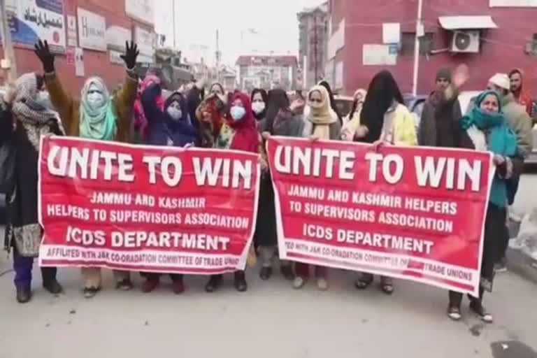 anganwadi workers protest at press colony