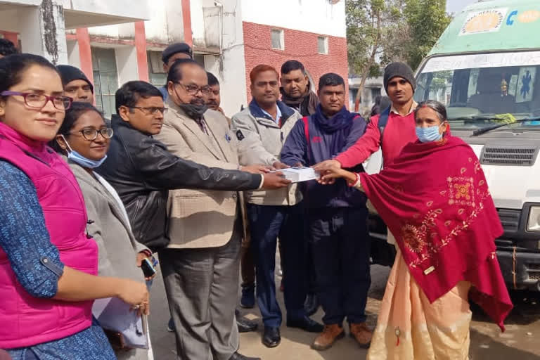 Distribution of tabs between EMTs in Lakhisarai