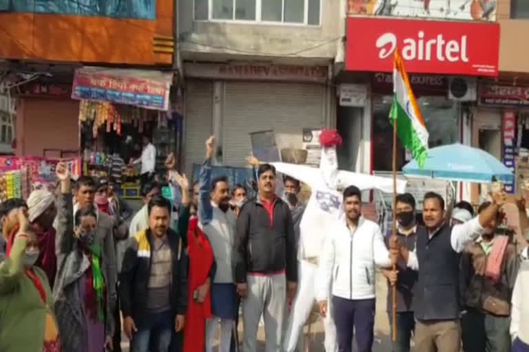 People protest against nuisance in delhi, दोषियों के गिरफ्तारी की मांग