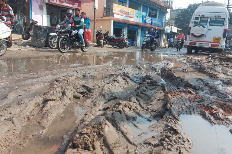 Protests due to poor road condition in Pratitnagar