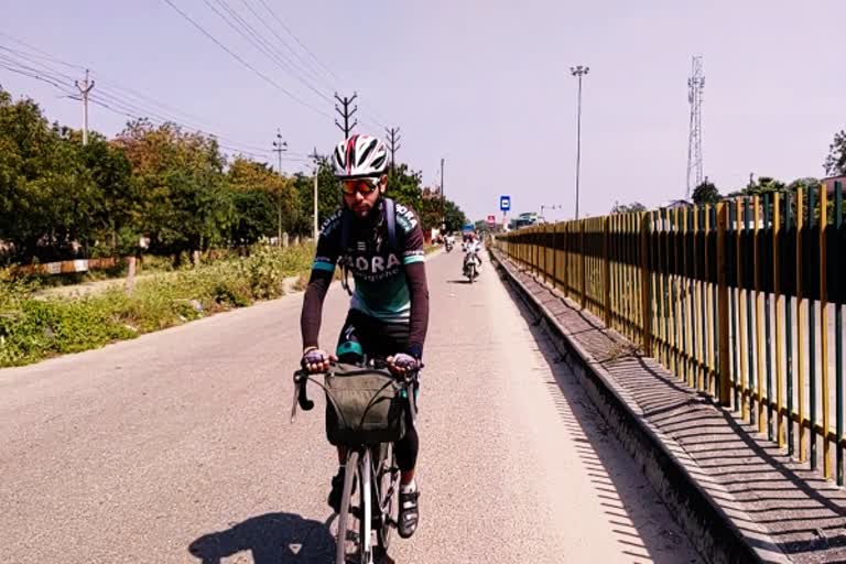 cycle awareness rally  ஜம்மு-குமரி வரை கல்லூரி மாணவர் மிதிவண்டி பயணம்  College student bicycle ride to Jammu-Kumari  கரோனா விழிப்புணர்வு மிதிவண்டிப் பயணம்  Corona Awareness Cycling  ஜம்மு-குமரி வரை 4 ஆயிரம் கி.மீ மிதிவண்டிப் பயணம்  4 thousand km cycle journey to Jammu-Kumari  College student cycles 4,000 km to Jammu and Kashmir - Kanyakumari