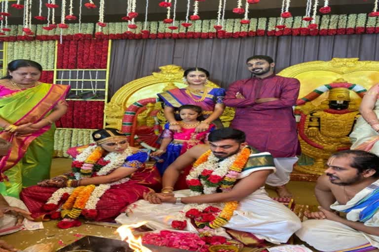 Team India cricketer Vijay Shankar and Vaishali have tied the knot.