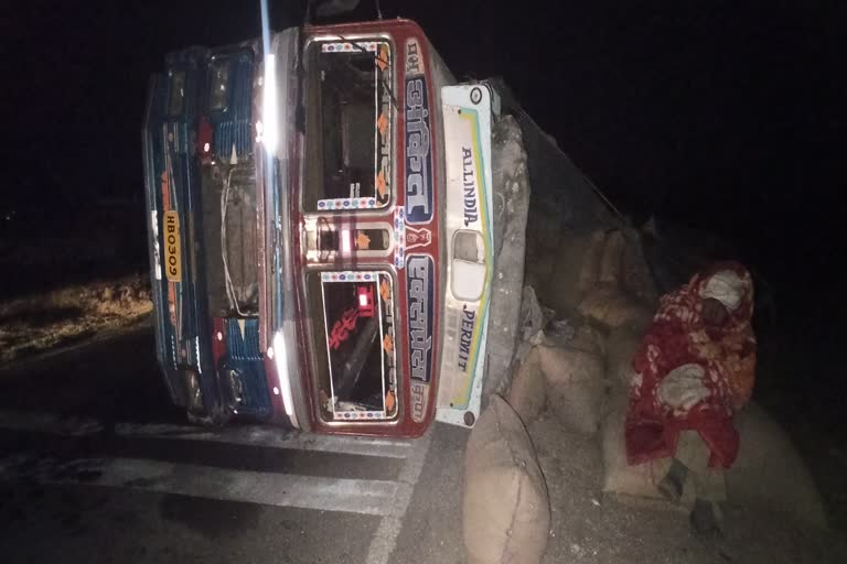 Soybean-laden truck overturns in Rui Gada of Bherugarh police station area in ujjain