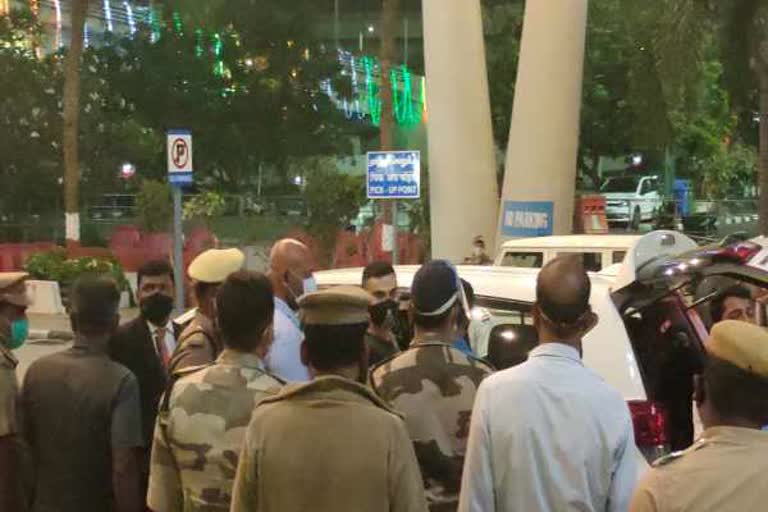 india-captain-virat-kohli-arrived-at-the-chennai-airport