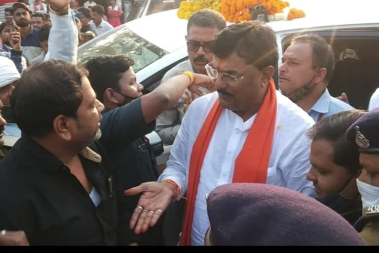 Minister KamalPatel arrived in Chicholi,