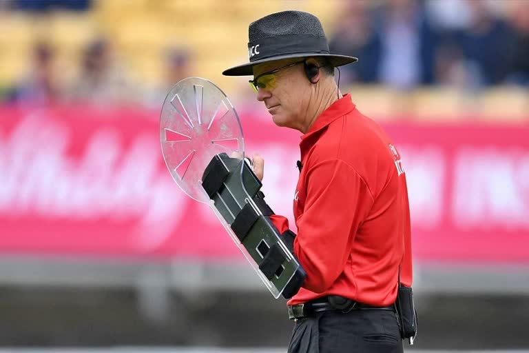 Umpire Bruce Oxenford