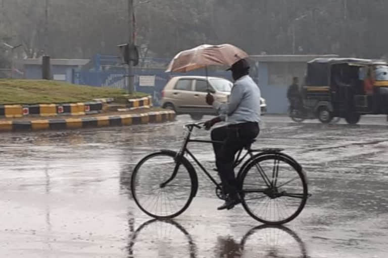 mercury falls due to light rain in jamshedpur