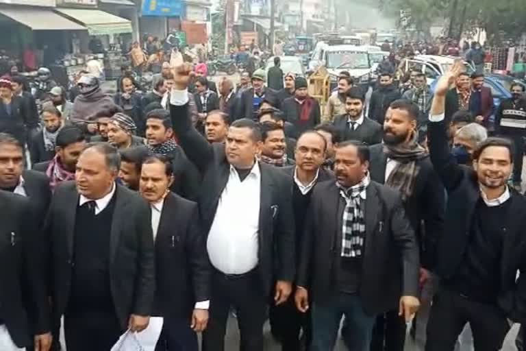 lawyers jam crossroad in support of farmers in bijnor