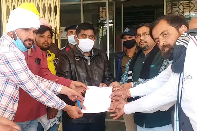 Harda farmers submitted memorandum to Presiden