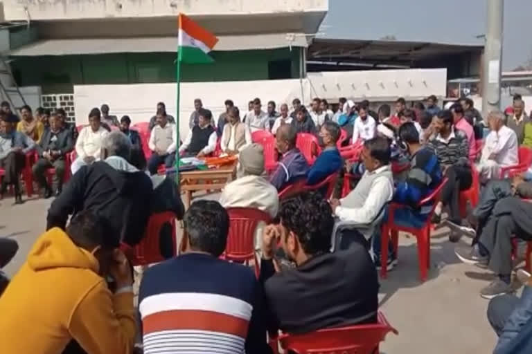 Villagers evacuate Shahjahanpur highway, 43 गांव के ग्रामीणों ने की महापंचायत