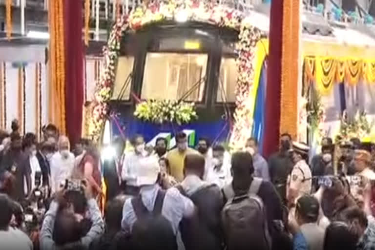 Driverless metro Mumbai  Mumbai driverless metro inauguration  CM Uddhav Thackeray Driverless metro Mumbai  ഡ്രൈവറില്ലാത്ത മെട്രോ ട്രെയിൻ ഇനി മുംബൈയിലും സര്‍വ്വീസ് നടത്തും  ഡ്രൈവറില്ലാത്ത മെട്രോ ട്രെയിൻ  മുംബൈയിലും സര്‍വ്വീസ് നടത്തും  സര്‍വ്വീസ് നടത്തും  ഉദ്ദവ് താക്കറെ