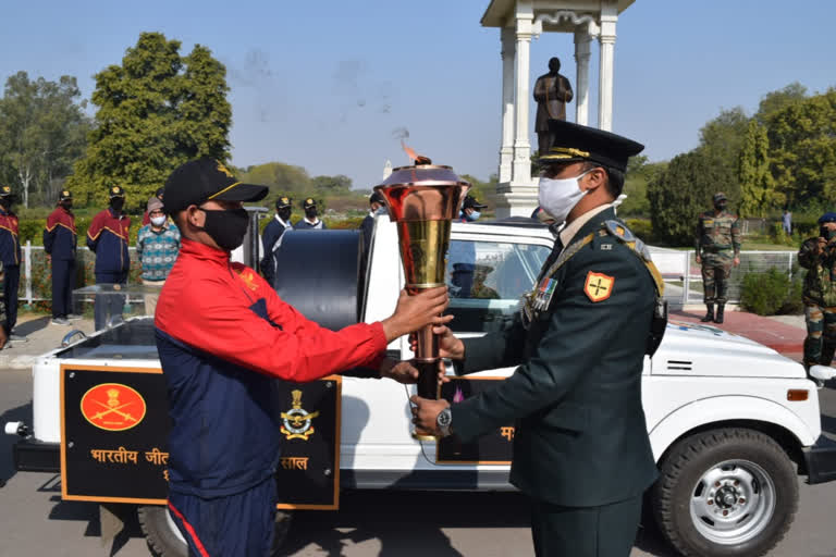 सैनिकों सम्मान के लिए पिलानी पहुंची मशाल यात्रा, mashaal journey in Pilani for soldiers honor