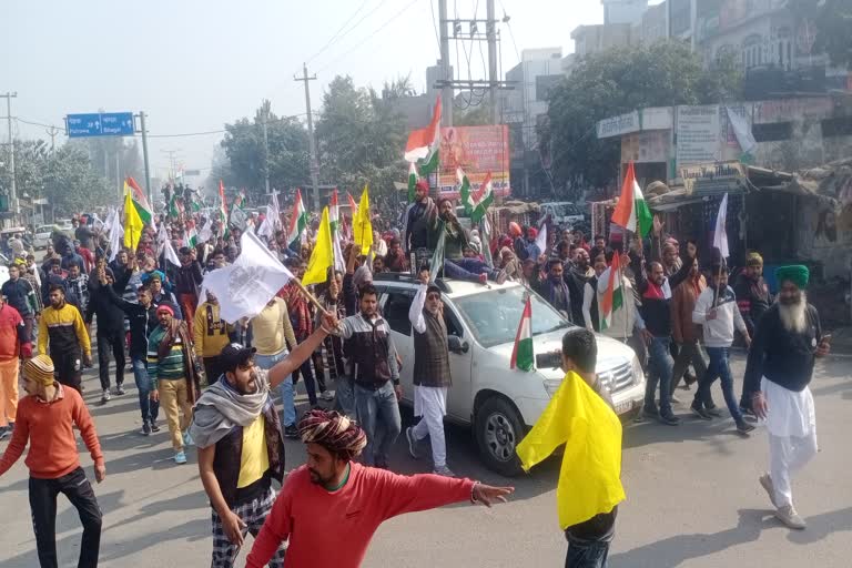 farmers-take-out-tricolor-flag-march-in-guhla-chika-in-support-of-rakesh-tikait