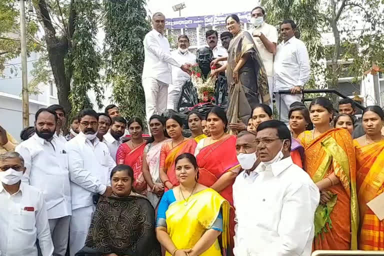 Minister Harish Rao laid a wreath at the Gandhi statue on the occasion of Gandhi's death at the ZP office in Sangareddy district