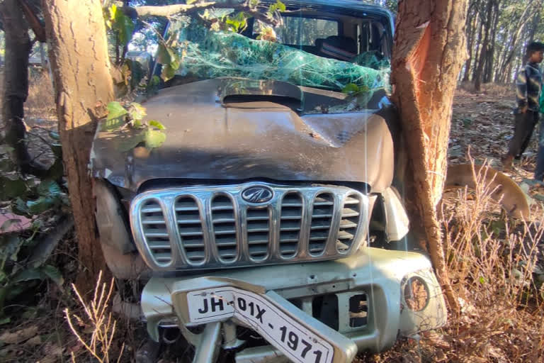 8 tourists injured in road accident in latehar