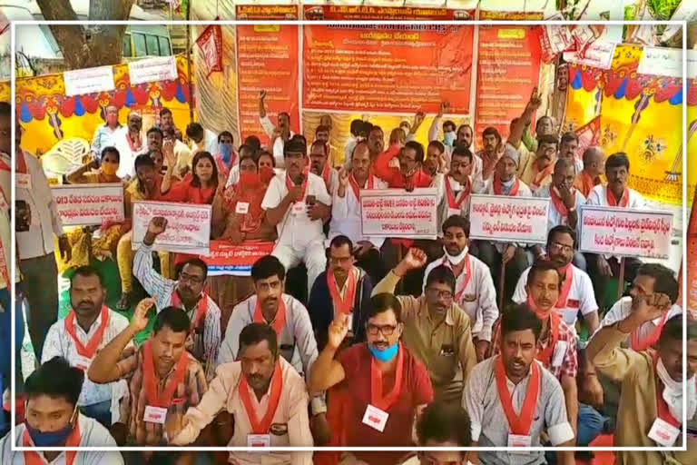 RTC Employees Union goes on hunger strike in Hyderabad