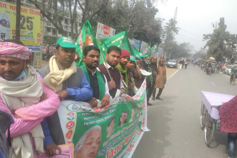 human chain in madhubani