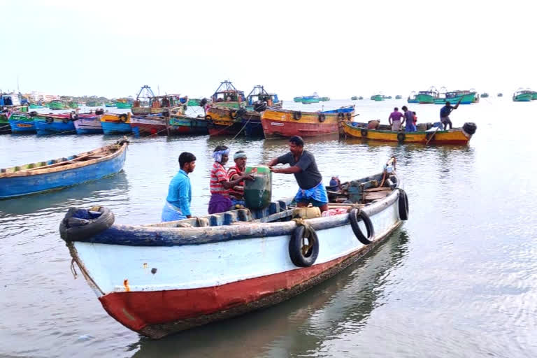 Rameswaram fishermen go fishing after 17 days break