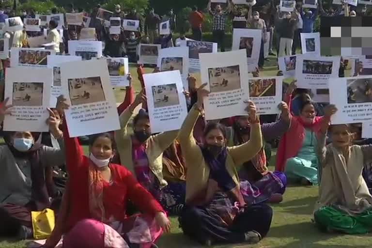 families of Police personnel who were injured in the tractor rally violence during stage a demonstration