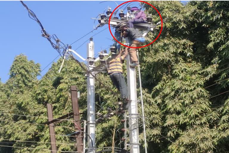 worker working on the power pole