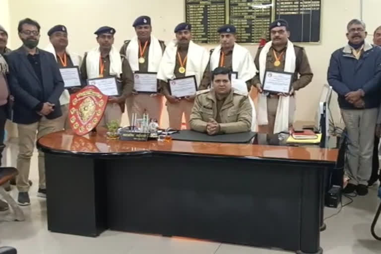 Dealers Association honored SIT team in Rohtas