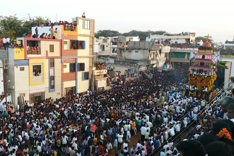 ఘనంగా శ్రీ నీలకంఠేశ్వరస్వామి రథోత్సవం