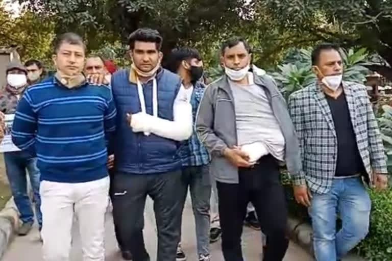 Listen to injured policemen posted in Red Fort security on 26 January