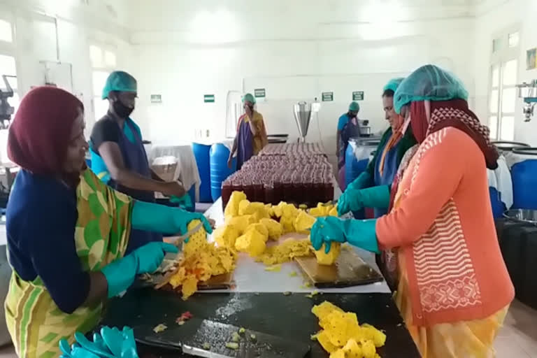 3-tons-of-pineapple-jam-juice-preparation