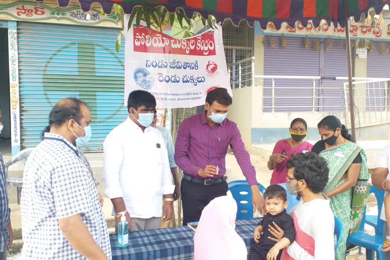 the-municipal-chairman-venkateswarlu-started-the-polio-drop-program-in-the-illendhu