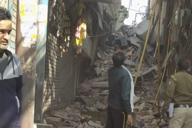 building collapsed in Turkman Gate in delhi