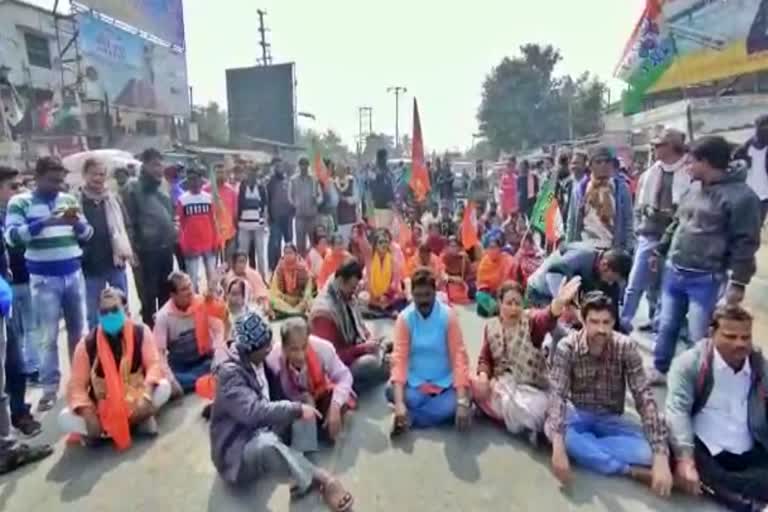 গ্রেপ্তারের দাবিতে বলাগড়ে পথ অবরোধ