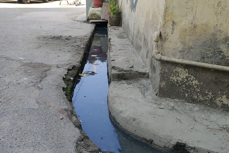 people of dilshad colony pocket- A facing problem of drainage overflow