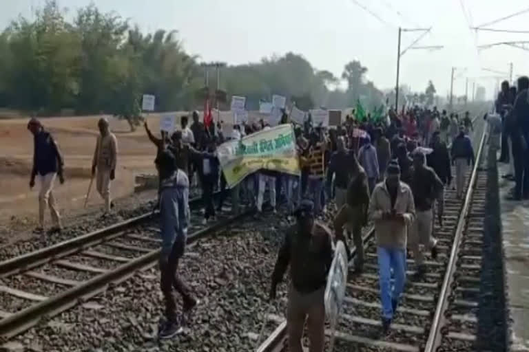 tribal sengal campaign supporters protest in jamtara