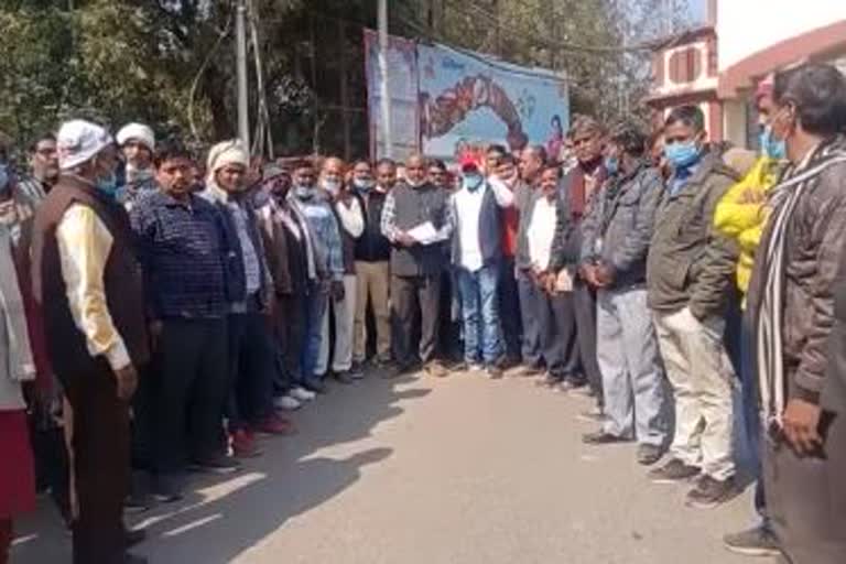 businessmen protests at mundera mandi