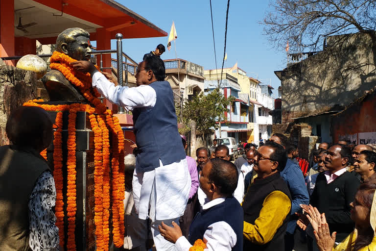 Tribute paid to freedom fighter Budhan Singh in Lohardaga