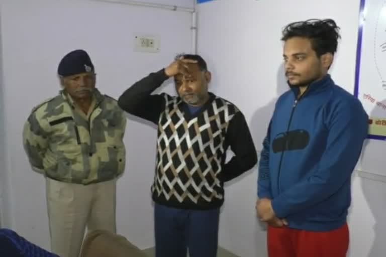 Police caught gambling doctor engineer transporter and hospital manager in gwalior