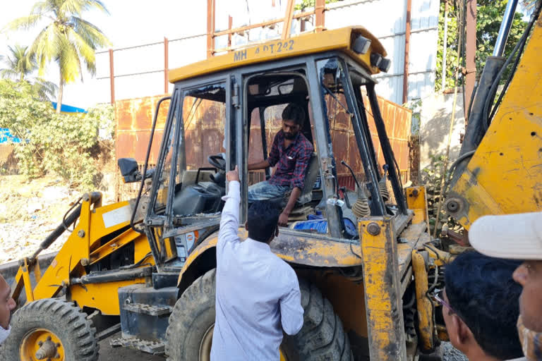 वसईत कारवाई पथकावर कंपनी कर्मचाऱ्यांचा हल्ला