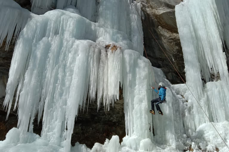 Lahaul-Spiti local youth practiced ice climbing in Commandar Nala of Keylong