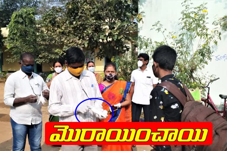 కొవిడ్​ నిబంధనల నడుమ ప్రారంభమైన తరగతులు